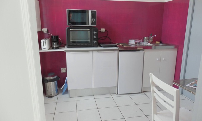 Rochefort Apartment | side garden apartment downtown Rochefort/mer