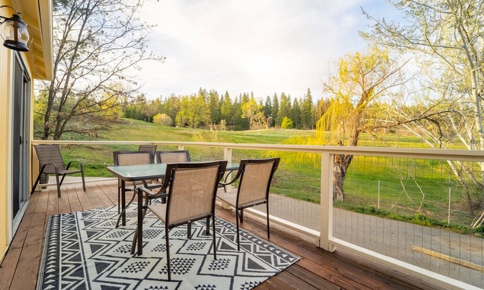 Grass Valley House | Sierra Gold-Cozy home in the heart of Grass Valley