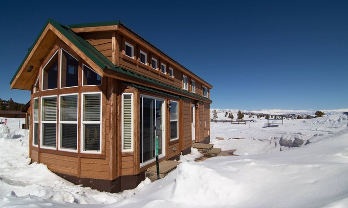 Mammoth Lakes Cabin | Sierra Meadows Ranch – A Cozy Retreat with Mountain Views in Mammoth Lakes