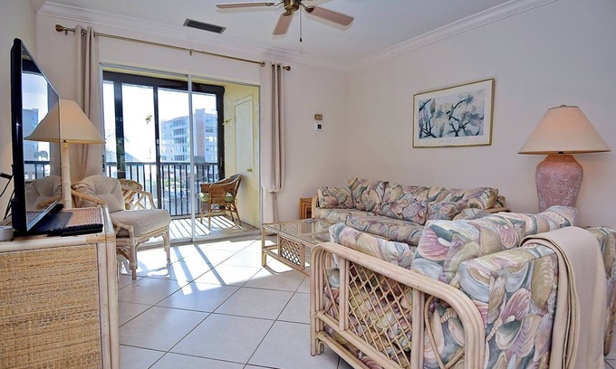 Siesta Key Condo | Siesta Key Waterfront Condo on Turtle Beach Inlet. Fish, Swim & Boat just Steps from Your Door. The