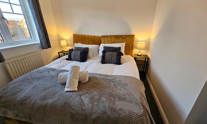 Swindon House | Sigerson House Long Stay Sleep 5 Free Parking