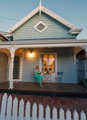 Semaphore House | Signal Cottage close to beach and Semaphore Road