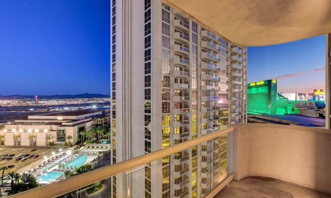 Las Vegas Condo | Signature 2Br3Ba balcony combo units 16-702 and 04
