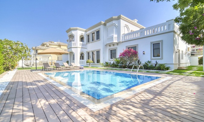 Palm Jumeirah Villa | Signature 6BR Villa with Assistant Room and Private Pool in Frond F Palm Jumeirah by Deluxe Holiday Homes