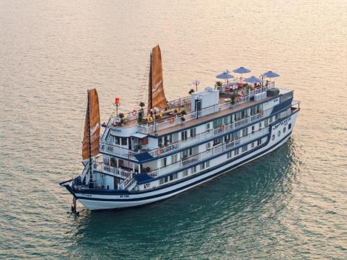Bai Chay Boat Rental | Signature Royal Halong Cruise