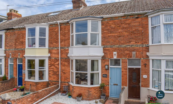 Weymouth House | Silks & Sails, Harbourside Holiday Cottage