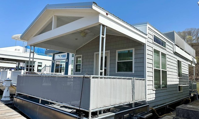 Nancy Boat Rental | Silver Tiny- Lee's Ford Marina