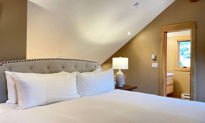 Big Sky Meadow Village Apartment | Silverbow Snowlight - Big Sky Nordic Trails & Golf + Hot Tub, Pool & Sauna