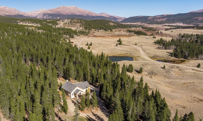 Valley of the Sun Ski Chalet | Silverheels Lodge🏔Luxury Mountain Chalet🍃25 Acres🌲Double Garage🚙Hot Tub♨️