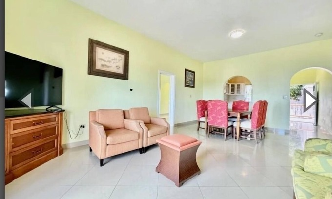 Benner House | Simby D'lo A Presidential House Spectacular View.Pack up your luggage n move in.