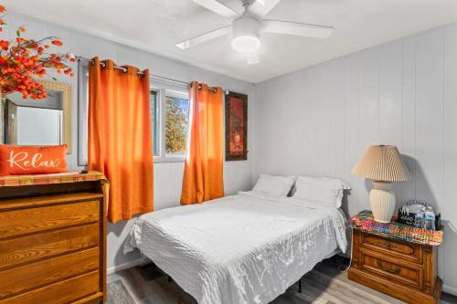 Russian Jack Park House | Simple And Orange Deluxe