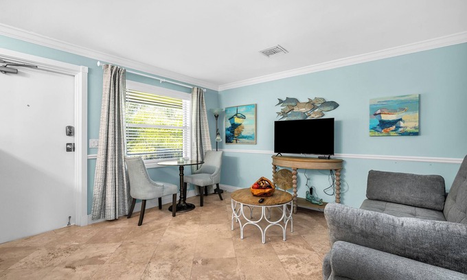 West Palm Beach Apartment | Simple & Cozy WPB Apartment #5