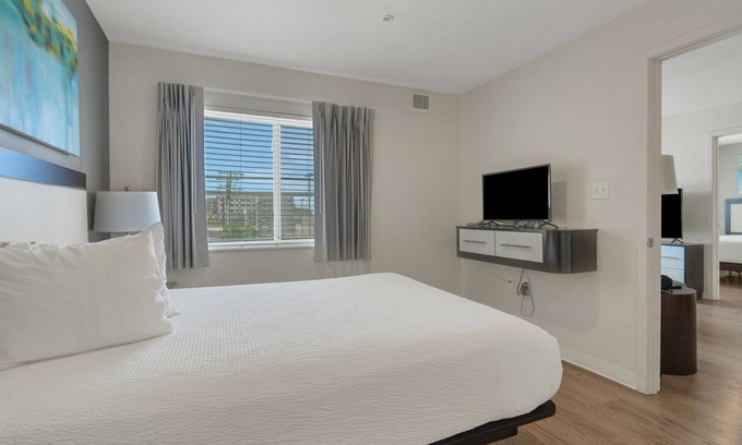 Far North Central Apartment | Simplicity At the Rim 1208 I Comfy 2 Bed 2Bath