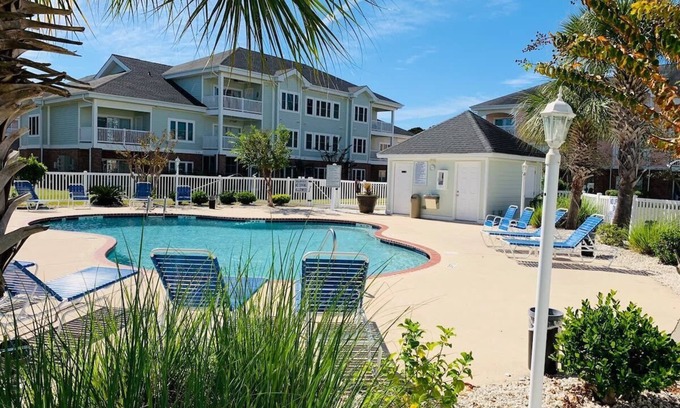 Central Myrtle Beach Apartment | Simply beautiful 1 floor condo in the center of MB