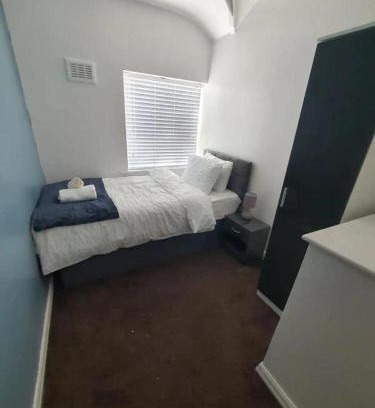 Middleton House | Single Bedroom 96GLA Greater Manchester