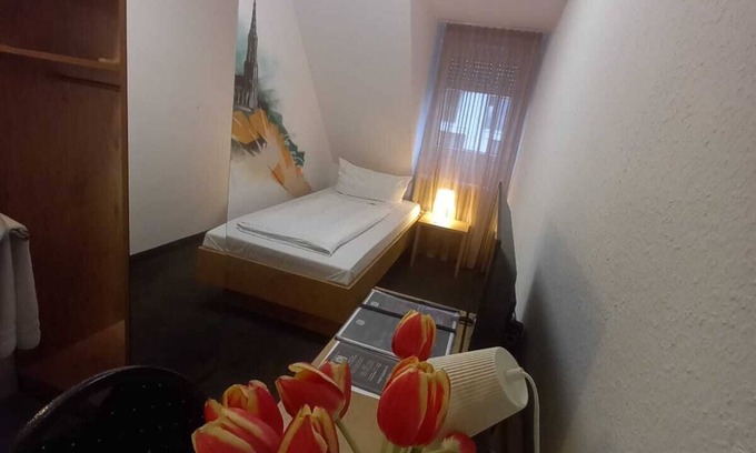 Ulm Hotel | Single room-Budget-Shared Bathroom