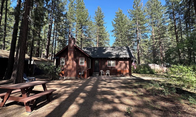 Al Tahoe Cabin | Single story cabin with fast WiFi in flat convenient historic neighborhood.