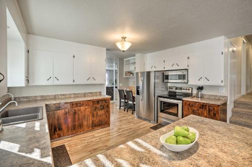 Sioux Center House | Sioux Center Split-Level Home with Game Room!