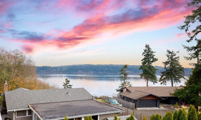 Freeland House | Sirius Lower · 2b1b Unit @Whidbey Island w/Game Room + Hot Tub