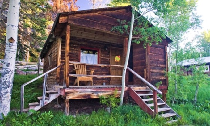 Clark Cabin | Sisters Cabin - Cozy rustic cabin near Steamboat Lake