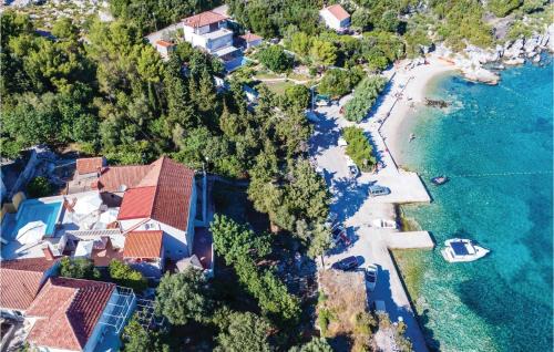 Sudurad House | Six-Bedroom Holiday Home In Sipan