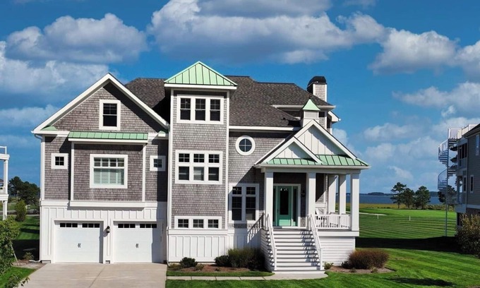 Long Neck House | Six bedroom home in the amenity filled Peninsula community!