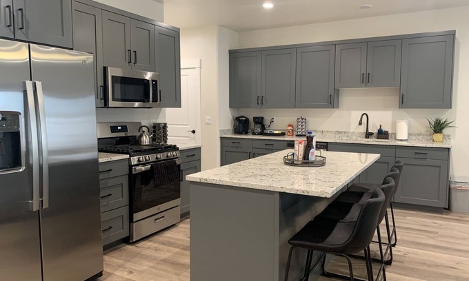 Cedar City House | ★Ski Brian Head★ ☀Zions☀ | Dog Friendly | Family Friendly | Garage