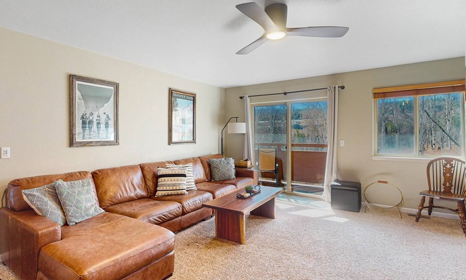Silverthorne Apartment | Ski condo close to hiking & lake w/private balcony & fireplace