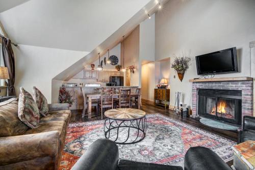 Historic District Apartment | Ski Country Penthouse 3 by Ski Country Resorts