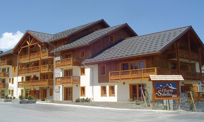 La Toussuire Apartment | Ski Getaway with Shared Pool