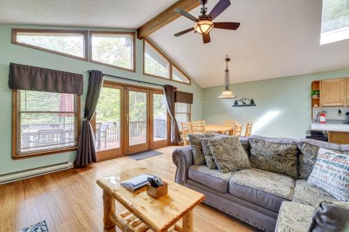 Greentown House | Ski, Hike and Stay Cozy Family Cabin in Lake Ariel!