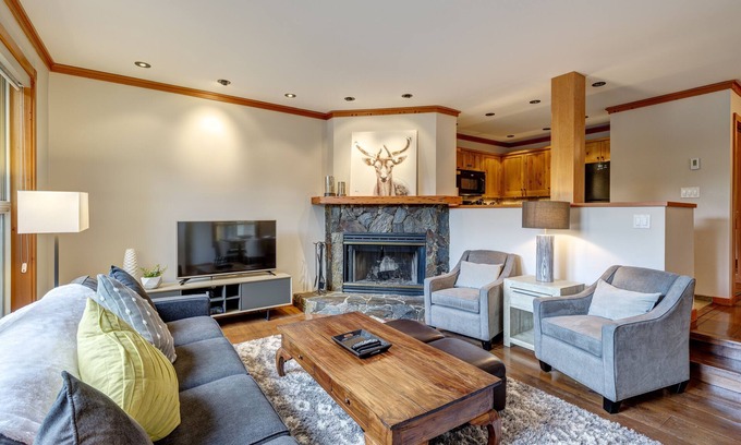 Blackcomb House | Ski-in Chic and Cozy 2bed, 2 bath Townhouse in the Upper Village/Benchlands
