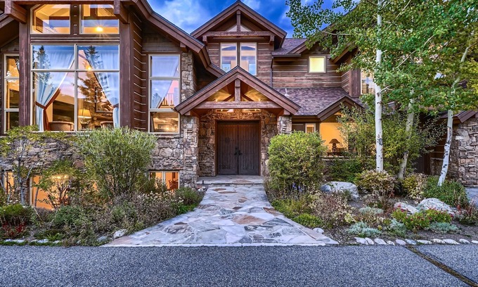 Peak 8 House | Ski In/Out, Every room an En Suite. Location!