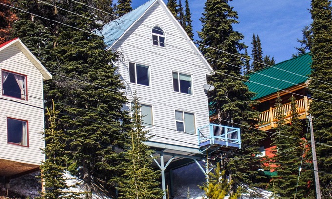 Silver Star Mountain Ski Chalet | Ski In/out For Both Downhill And Cross-country