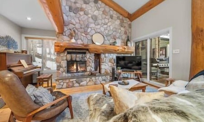 Whistler Village Cabin | Ski In/Out Retreat w/Sauna - Telemark 7