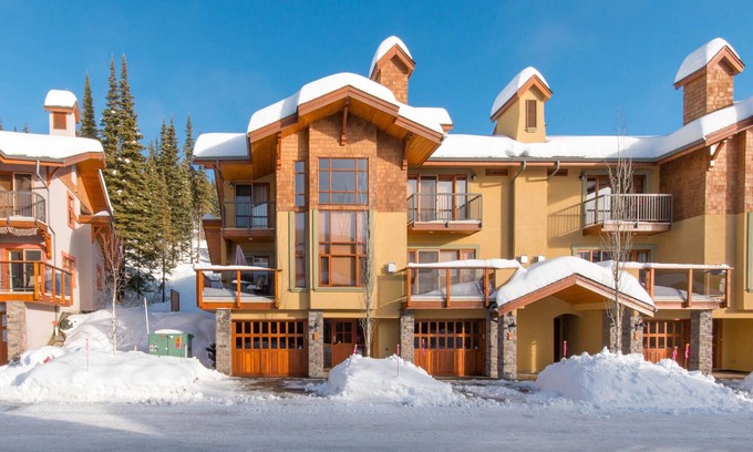 Sun Peaks House | Ski-in/Ski-out, Family Friendly Trails Edge 15 Townhome with Hot Tub/BBQ