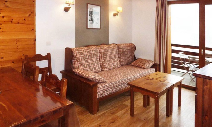 Les Orres Apartment | Ski-in/ski-out & foot of the slopes, 3rd floor, fitness, swimming pool, sauna, balcony, tv