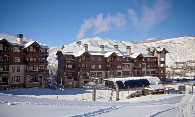Avon Condo | Ski In/Ski Out Luxury Condo-sleeps 8! 2 Master Suites & 2 Doubles for the Kids!