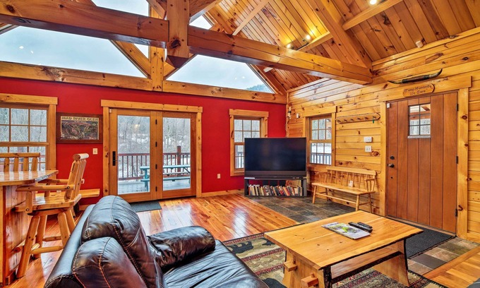 Starksboro Cabin | Ski Lodge Mtn Retreat w/Fire Pit, Deck & Views!