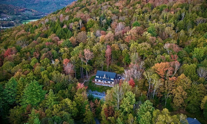 Pittsfield House | Ski/MTB (Sleeps 20) Home near Killington/Woodstock