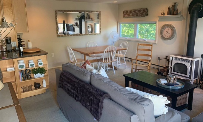 Warren Condo | Ski-On/ Ski-Off Sugarbush Condo