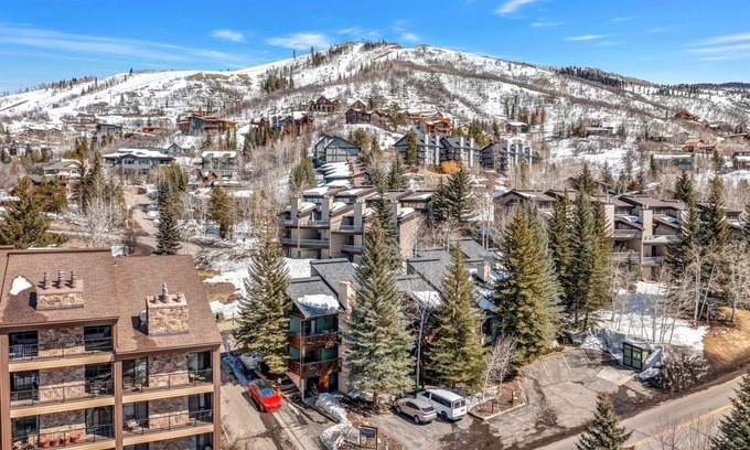 Steamboat Springs Condo | Ski Ranch Loft - Short Walk to Slopes, 2 King Bedrooms + Loft, Hot Tub