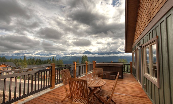 Golden House | Ski to the door in this gorgeous top floor townhome