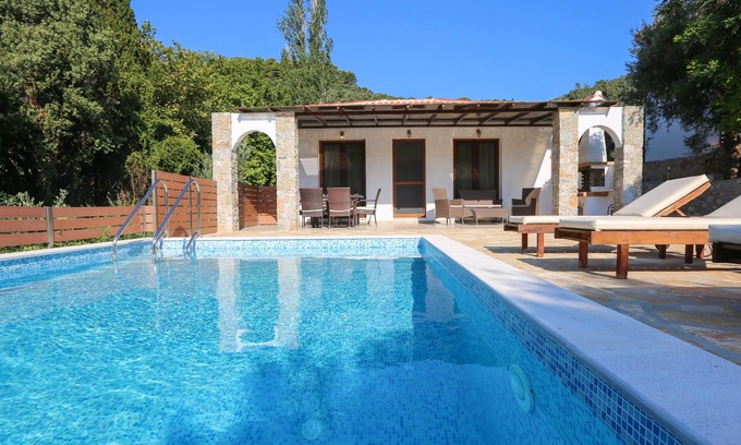 Skiathos Town Villa | SKIATHOS ISLAND VILLAS (VILLA3) only 2km from town