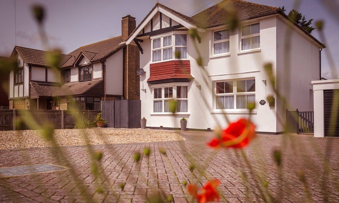 Pevensey House | Skip to the Beach - dog friendly family holiday home in Pevensey Bay