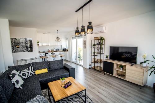 Slavonski Brod Apartment | Sky
