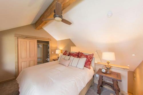 Big Sky Meadow Village Apartment | Sky Is The Limit Centrally Located For Big Sky Fun