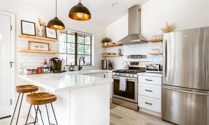 Arrowhead Villas House | Sky's Cozy Cabin only 5 Minutes from the Village and Sky Park!