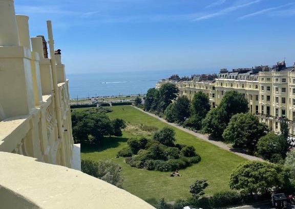 Hove Apartment | Sky View Double Bed Apartment in Brighton and Hove by MyHolidayLet