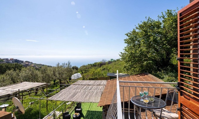 Sant'Agata sui Due Golfi Apartment | Skyblue Guesthouse - De Vivo Realty